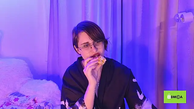 Snapshot of Funny_bunnyy chatting on 02-08-25, 08:32 Funny bunnyy online show from 02-08-25, 08:32