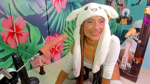 Mieldeluna online show from 10-19-25, 06:03