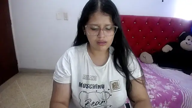 Snapshot of angel_barbie_1 chatting on 06-11-26, 04:05 angel barbie 1 online show from 06-11-26, 04:05