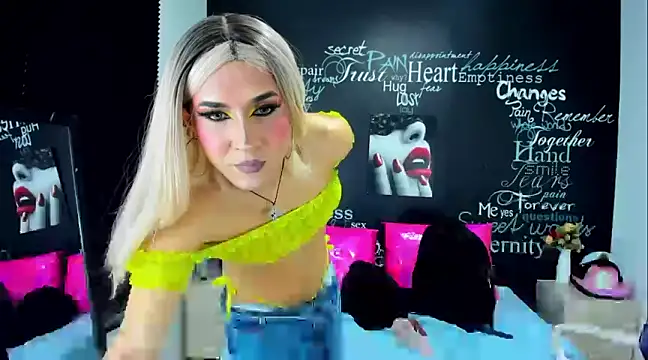 Snapshot of DarianaGia chatting on 12-04-24, 05:05 DarianaGia online show from 12-04-24, 05:05