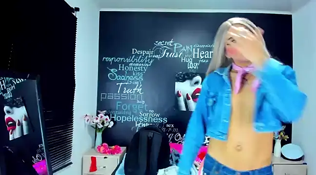 Snapshot of DarianaGia chatting on 12-12-24, 09:08 DarianaGia online show from 12-12-24, 09:08