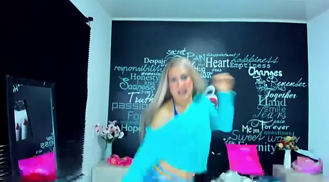 Snapshot of DarianaGia chatting on 12-14-24, 09:18 DarianaGia online show from 12-14-24, 09:18