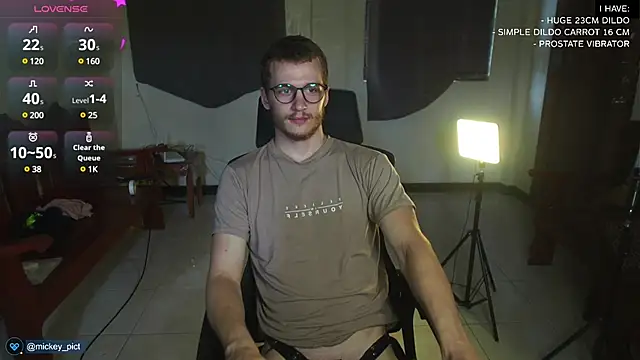 Snapshot of mickeypict chatting on 12-10-24, 04:45 mickeypict online show from 12-10-24, 04:45