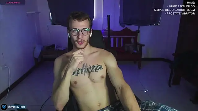 Snapshot of mickeypict chatting on 12-28-24, 04:19 mickeypict online show from 12-28-24, 04:19