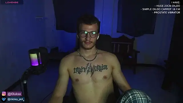 Snapshot of mickeypict chatting on 01-05-25, 01:15 mickeypict online show from 01-05-25, 01:15