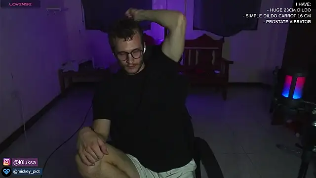 Snapshot of mickeypict chatting on 01-06-25, 01:41 mickeypict online show from 01-06-25, 01:41