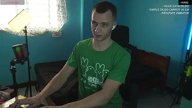 Snapshot of mickeypict chatting on 02-14-25, 08:52 mickeypict online show from 02-14-25, 08:52