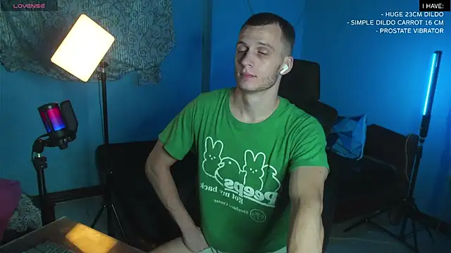 Snapshot of mickeypict chatting on 02-14-25, 04:09 mickeypict online show from 02-14-25, 04:09