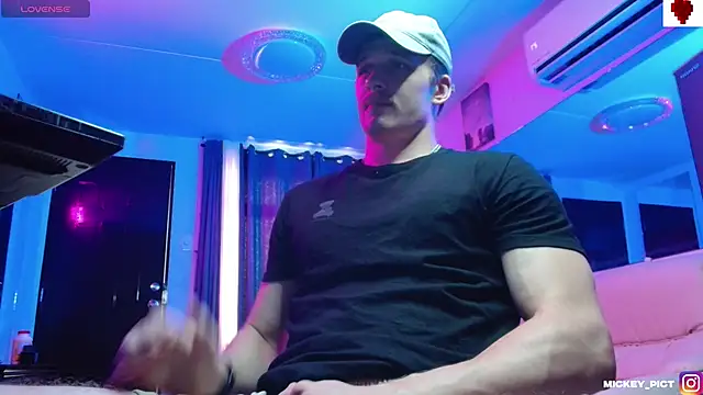 Snapshot of mickeypict chatting on 11-08-25, 01:39 mickeypict online show from 11-08-25, 01:39