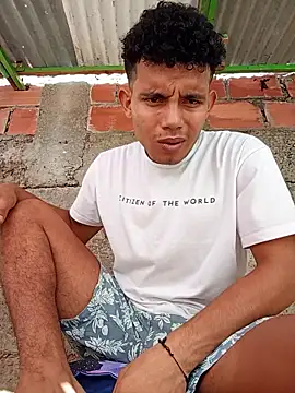 Snapshot of alex_candela chatting on 12-04-25, 01:42 alex candela online show from 12-04-25, 01:42