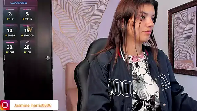 Snapshot of JasmineHarris chatting on 02-11-25, 12:27 JasmineHarris online show from 02-11-25, 12:27