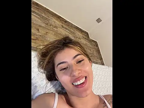 Snapshot of annieesweett chatting on 07-05-26, 11:45 annieesweett online show from 07-05-26, 11:45