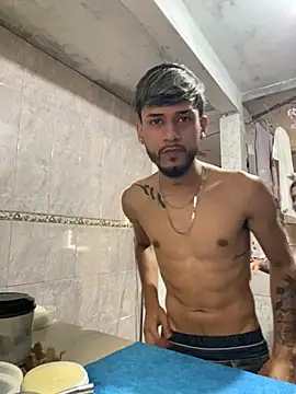 Snapshot of Rouuus12 chatting on 02-07-26, 12:42 Rouuus12 online show from 02-07-26, 12:42