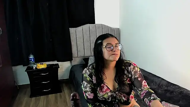 Snapshot of lorymoon chatting on 01-11-25, 06:44 lorymoon online show from 01-11-25, 06:44