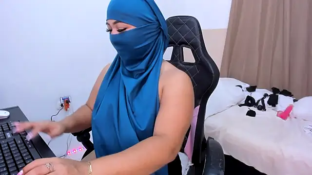 Snapshot of Kendra_Kait chatting on 03-08-25, 12:11 Kendra Kait online show from 03-08-25, 12:11