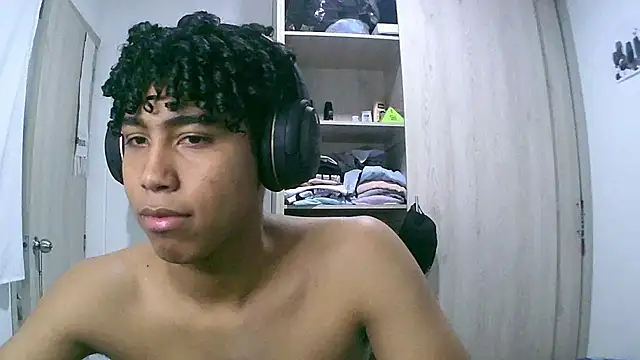 Snapshot of sexy_diamante_ chatting on 02-16-26, 04:08 sexy diamante online show from 02-16-26, 04:08