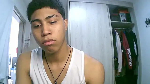 Snapshot of sexy_diamante_ chatting on 02-19-26, 06:15 sexy diamante online show from 02-19-26, 06:15