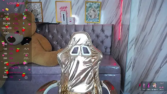 Snapshot of Laia_angel_b chatting on 12-24-24, 03:38 Laia angel b online show from 12-24-24, 03:38