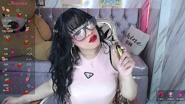 Snapshot of Laia_angel_b chatting on 01-12-25, 03:28 Laia angel b online show from 01-12-25, 03:28