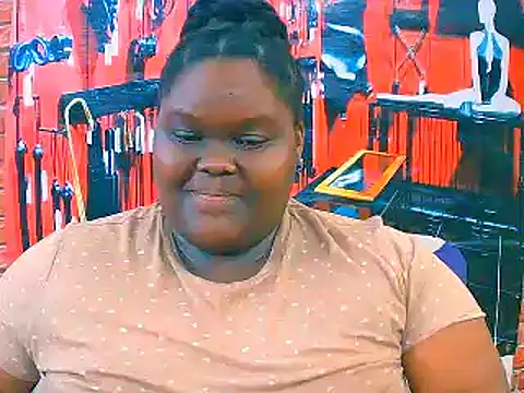 Snapshot of EbonyHotBuns chatting on 11-17-25, 10:26 EbonyHotBuns online show from 11-17-25, 10:26