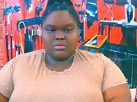 Snapshot of EbonyHotBuns chatting on 11-18-25, 10:31 EbonyHotBuns online show from 11-18-25, 10:31