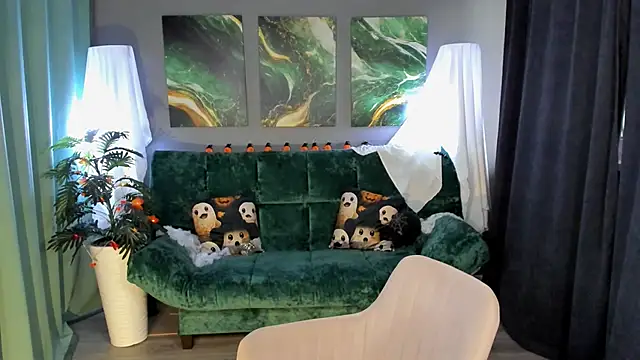 MichelleOrtis online show from 10-27-25, 12:20