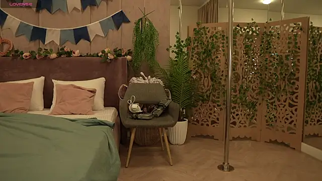 Snapshot of Smiley_Mia chatting on 10-02-25, 05:14 Smiley Mia online show from 10-02-25, 05:14