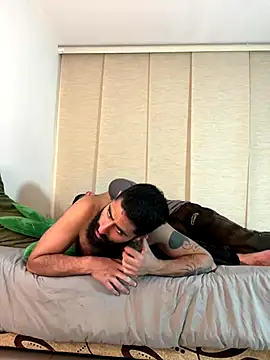 Snapshot of Drogamma chatting on 11-28-25, 04:04 Drogamma online show from 11-28-25, 04:04