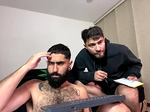 Snapshot of Drogamma chatting on 12-19-25, 04:30 Drogamma online show from 12-19-25, 04:30