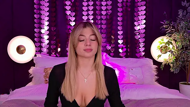 Snapshot of HelenaMorgan chatting on 02-20-26, 06:26 HelenaMorgan online show from 02-20-26, 06:26