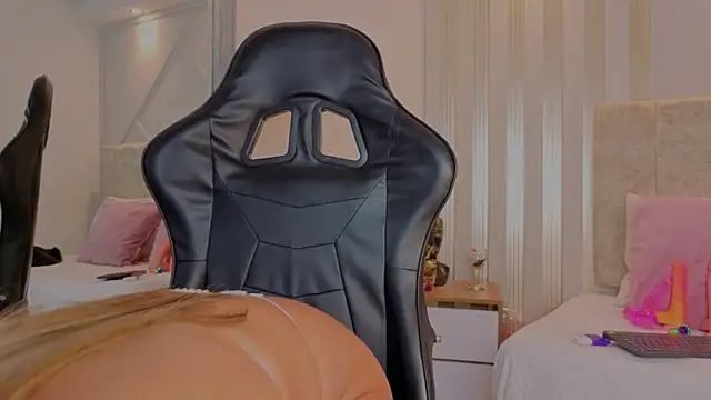 Tayra Pradit online show from 10-20-25, 07:36