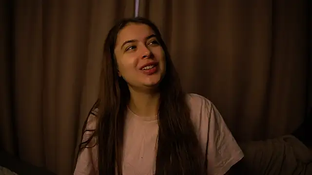 Snapshot of elisa_moon chatting on 12-16-25, 08:52 elisa moon online show from 12-16-25, 08:52