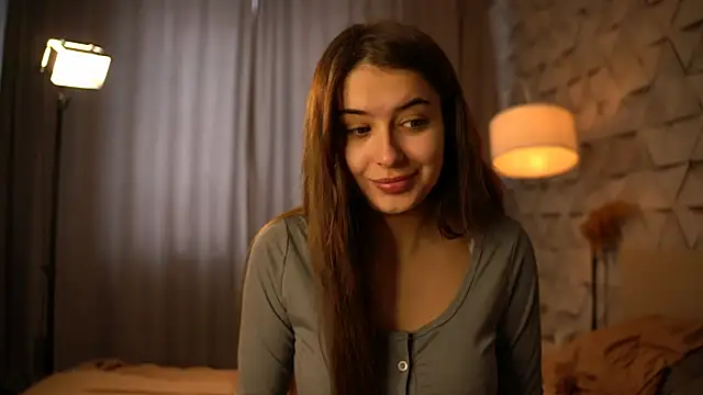 Snapshot of elisa_moon chatting on 02-15-26, 09:19 elisa moon online show from 02-15-26, 09:19