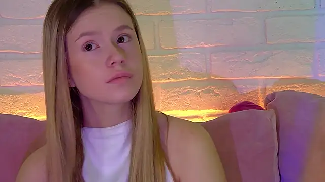 MilanaBalmain online show from 11-17-25, 04:51