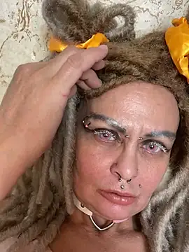 Snapshot of Gardener_of_Illusions chatting on 02-06-26, 02:27 Gardener of Illusions online show from 02-06-26, 02:27