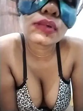 Snapshot of Zaraangle chatting on 06-19-26, 05:06 Zaraangle online show from 06-19-26, 05:06
