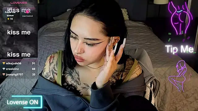 Snapshot of baby__kim chatting on 12-19-25, 08:43 baby kim online show from 12-19-25, 08:43