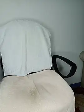 Snapshot of Arabian6990 chatting on 08-05-26, 05:16 Arabian6990 online show from 08-05-26, 05:16