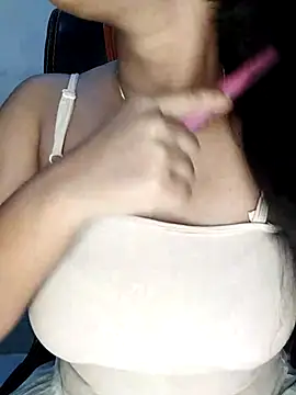 Snapshot of Tapur- chatting on 11-25-25, 01:33 Tapur- online show from 11-25-25, 01:33