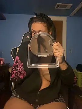 Snapshot of y0urlilgf chatting on 12-02-24, 01:03 y0urlilgf online show from 12-02-24, 01:03