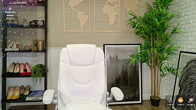 LadyLeea online show from 09-23-25, 05:21