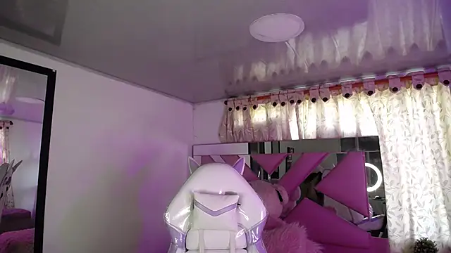 Mia Fischer online show from 02-06-25, 07:07