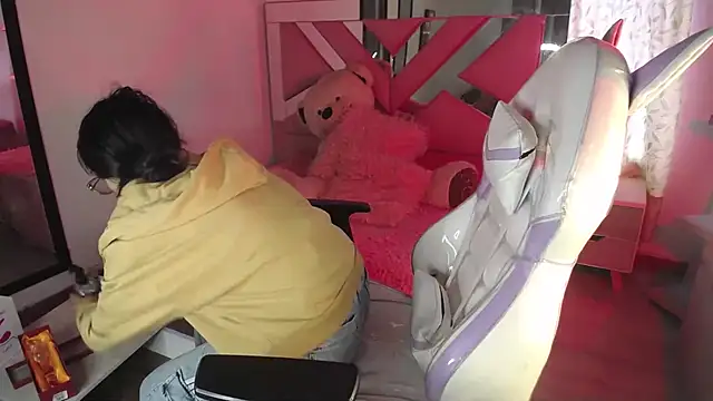 Mia Fischer online show from 02-13-25, 07:21