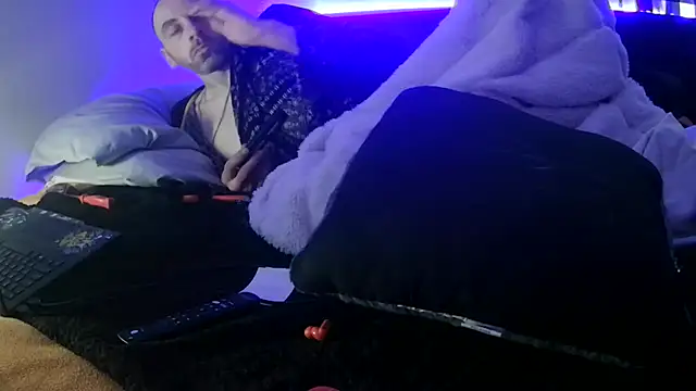 Snapshot of smokee_parT903 chatting on 02-14-25, 05:36 smokee parT903 online show from 02-14-25, 05:36