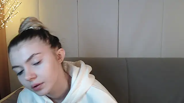 Snapshot of Ritaneer chatting on 01-28-25, 10:34 Ritaneer online show from 01-28-25, 10:34