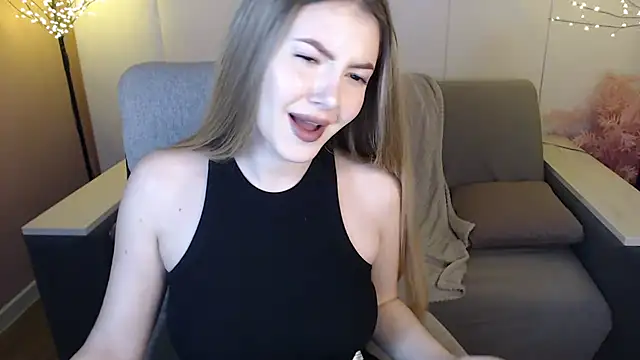 Snapshot of Ritaneer chatting on 03-21-25, 09:01 Ritaneer online show from 03-21-25, 09:01