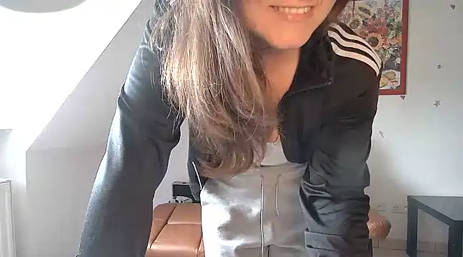 Snapshot of stunning_Rosi chatting on 02-22-25, 01:02 stunning Rosi online show from 02-22-25, 01:02