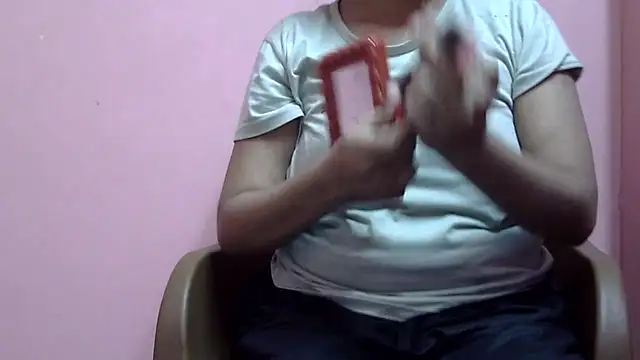 Snapshot of tripti2 chatting on 12-21-25, 02:08 tripti2 online show from 12-21-25, 02:08