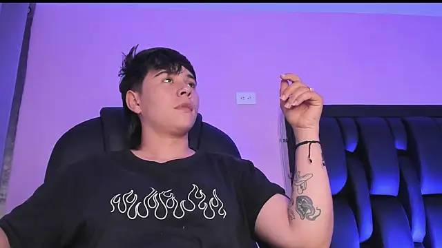 AbbySmiitth  online show from 03-04-25, 06:29