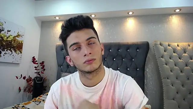 Snapshot of MrWilliseo chatting on 02-02-25, 08:08 MrWilliseo online show from 02-02-25, 08:08